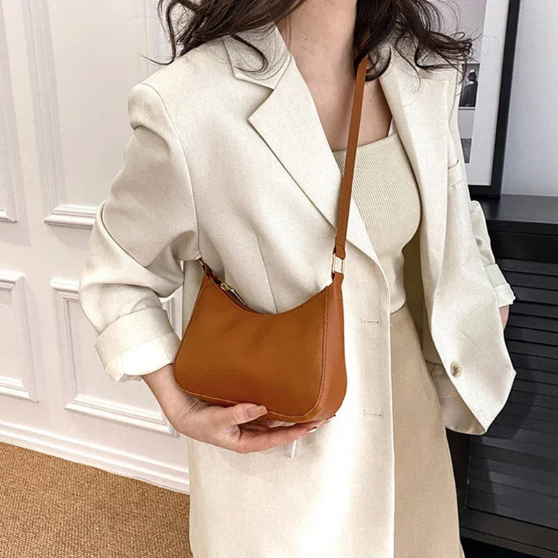 Moderiktiga miniväskor