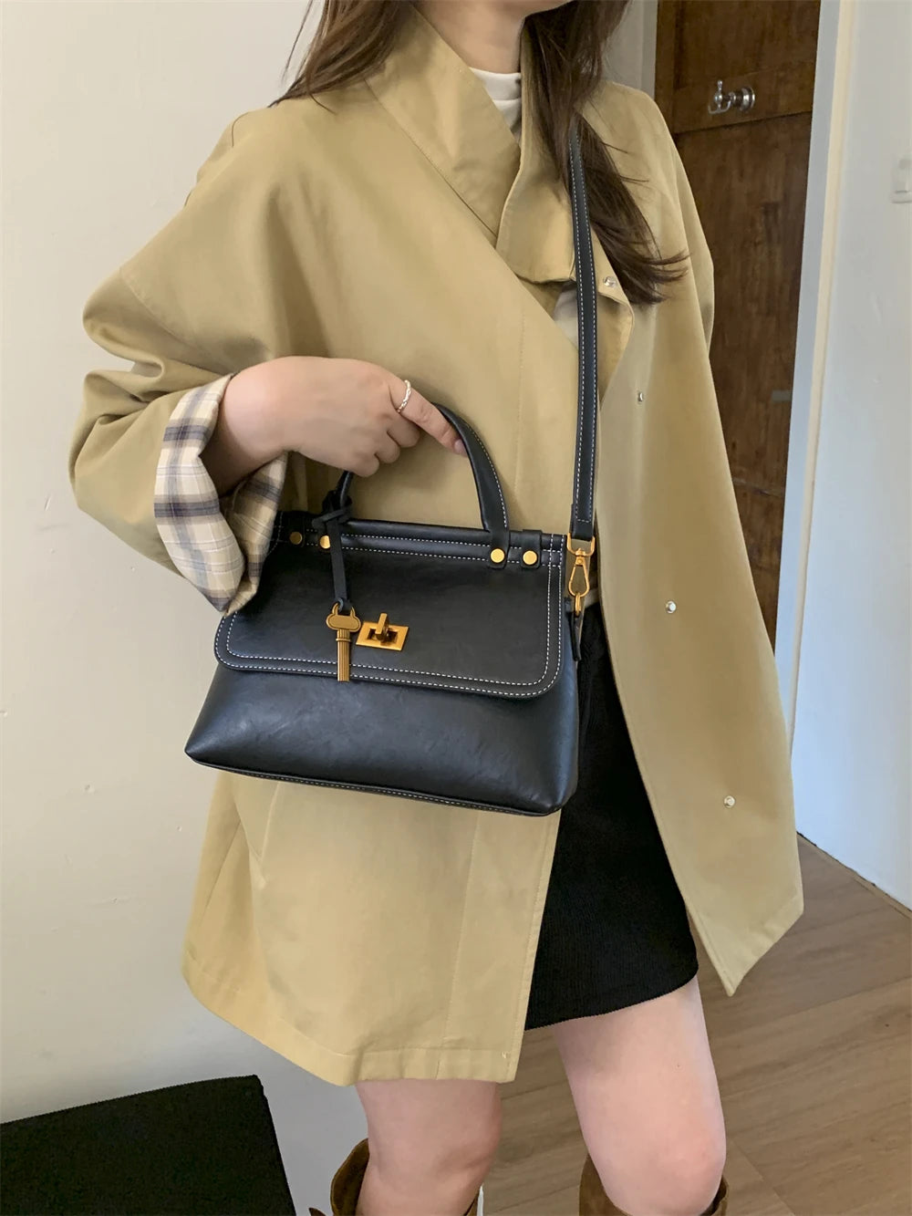 Valencia Époque Suede Top-Handle